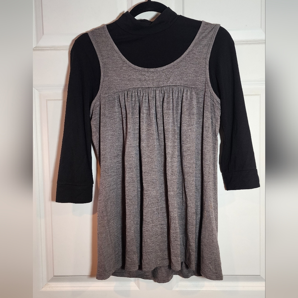 Soda Blu Y2K Gray and Black Women's Layered 3/4 Sleeve Top
